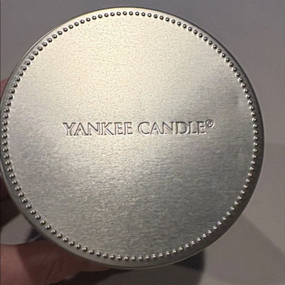 RARE! Yankee Candle Honeydew Melon Scent. NEW. 12.5 oz jar.